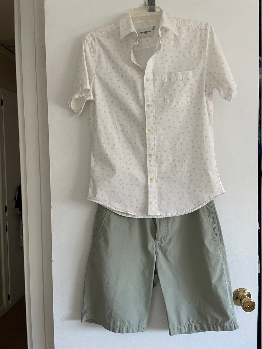 2/$25 Two Piece Boys Set.
Columbia Shorts And A Button Front Goodiellow Shirt.